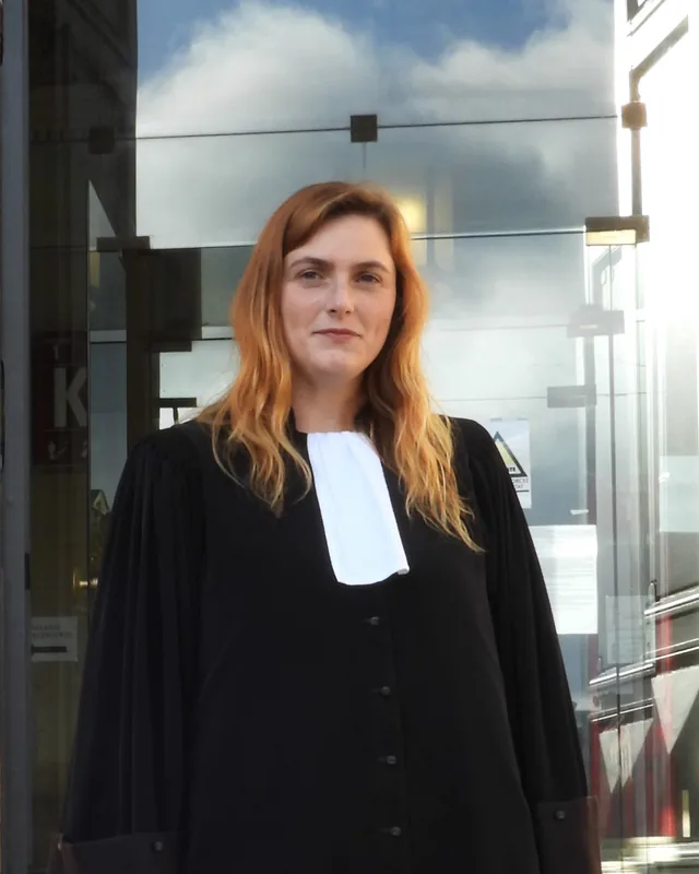 Portrait de Maître Nolwenn Le Sayec en robe d’avocate